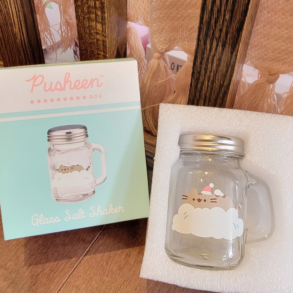 Pusheen -- Glass Salt Shaker